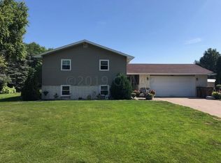 6603 Lake Dr, Grand Forks, ND 58201