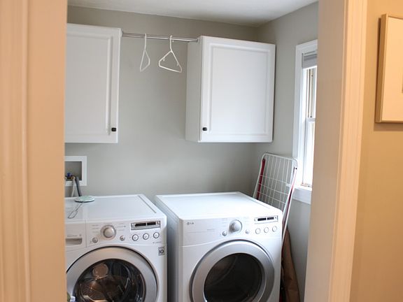 5th image of 305 Richmond St