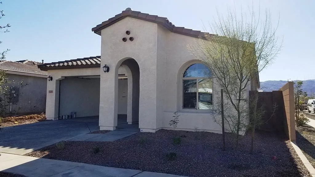 Building Photo - 1329 E Glass Ln