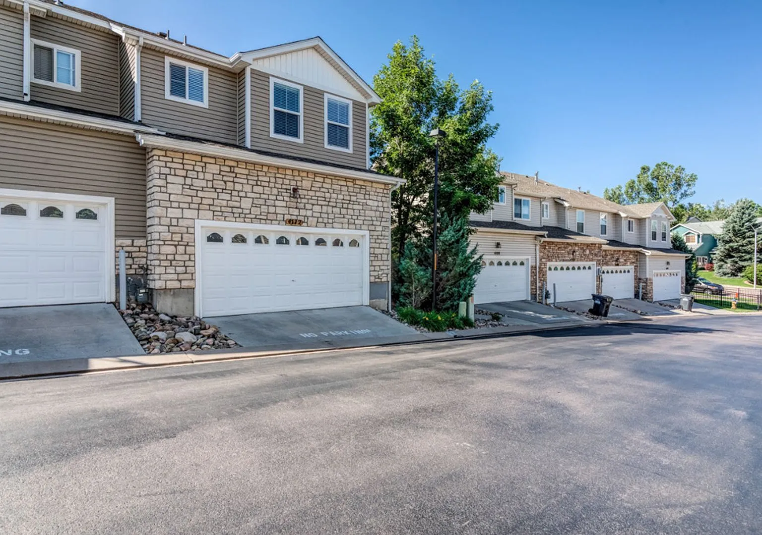 3 bedroom townhome in Northeast Colorado Springs — Photo 3