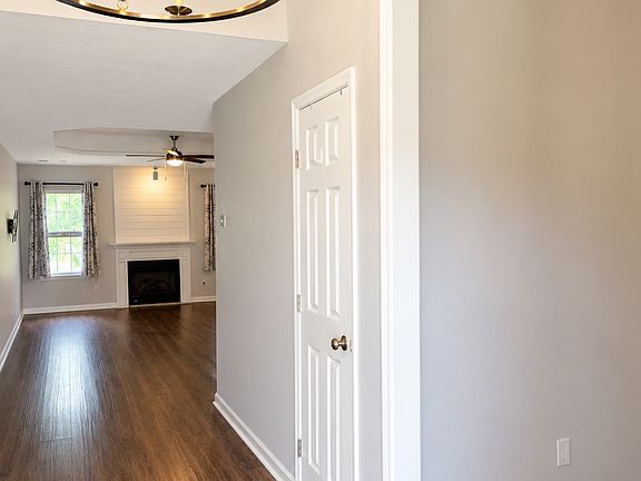 2nd image of 903 Stoneview Ct