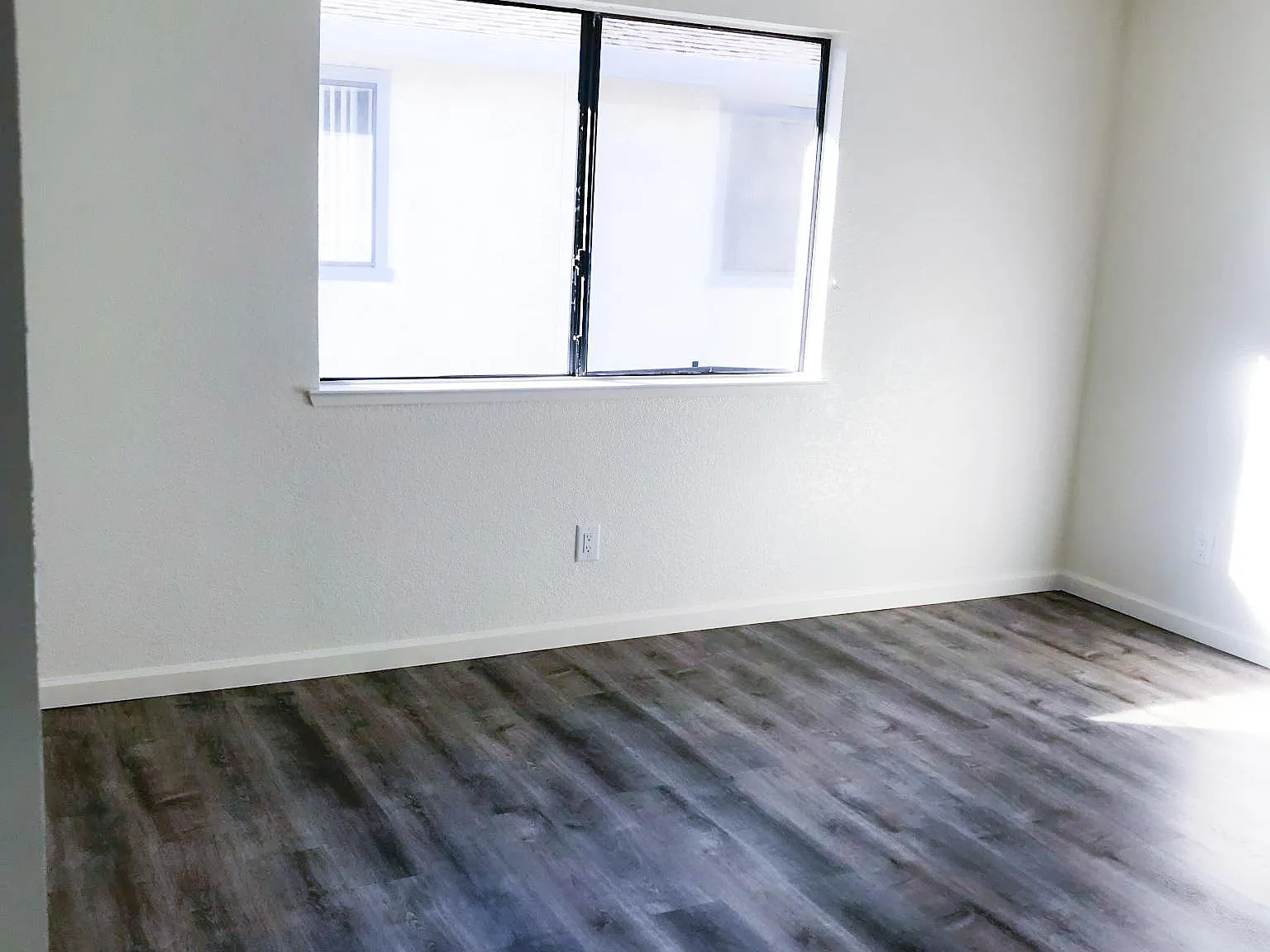 1537 Main St — Photo 4