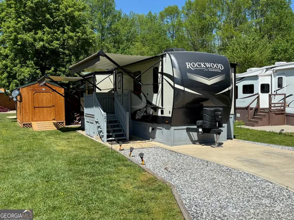 21 Elk Meadow Dr, Cleveland, GA 30528