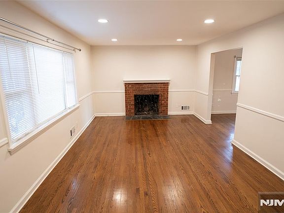 3rd image of 225 Hillside Avenue