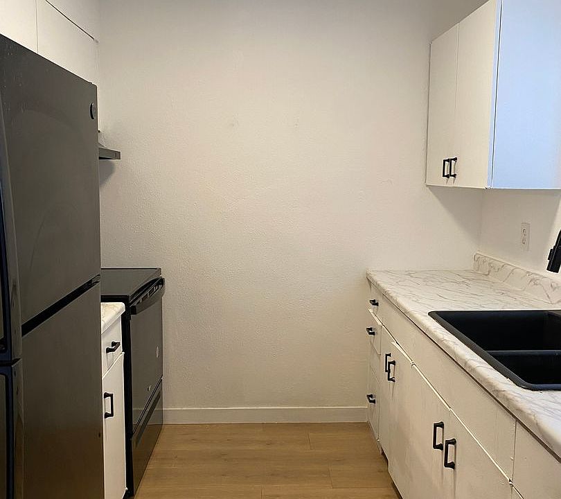 1st image of 9511 Contessa Dr #24