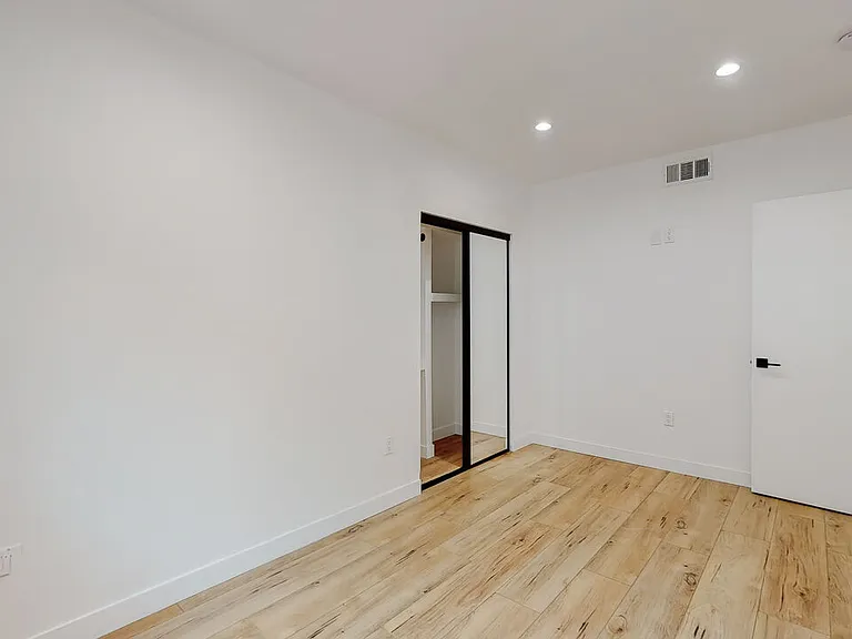 6811 Gloria Ave — Photo 9