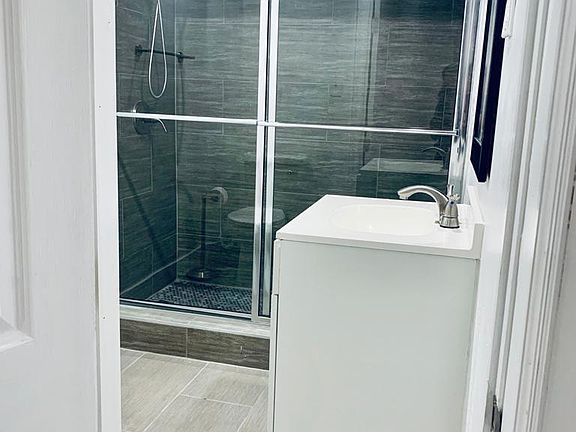 5th image of 300 NE 172nd St #2