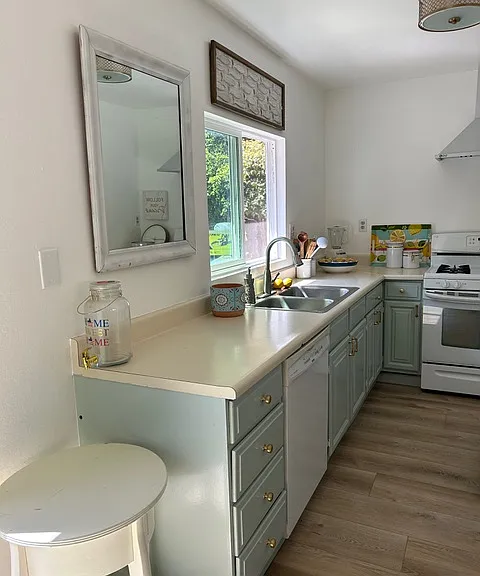 425 Coates Dr — Photo 8