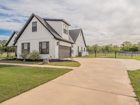 2nd image of 2004 Feather Ln