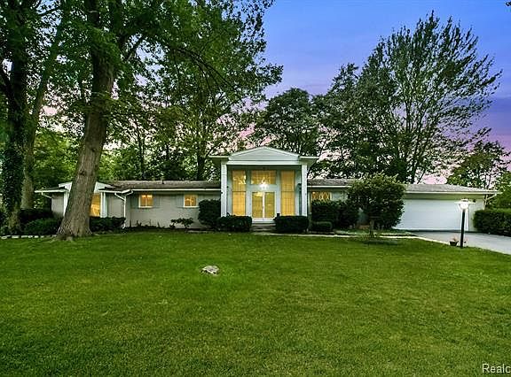 2nd image of 3751 Eastbourne Dr