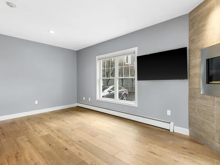 43 Cornwall St #B — Photo 11