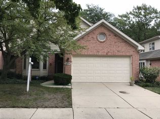 2071 Hallmark Ct, Wheaton, IL 60187