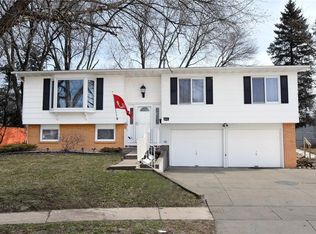 1805 26th St, Marion, IA 52302