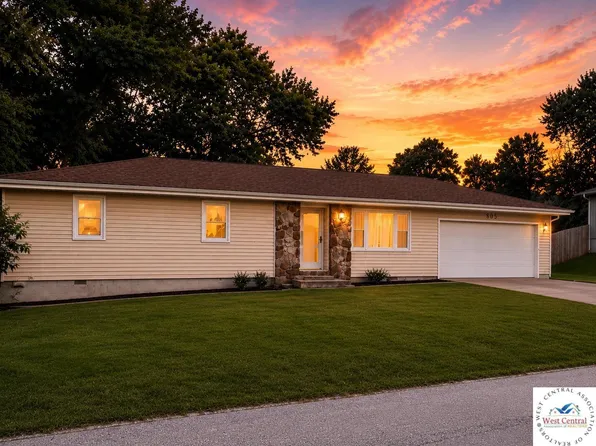 805 N 12th St, Ozark, MO 65721