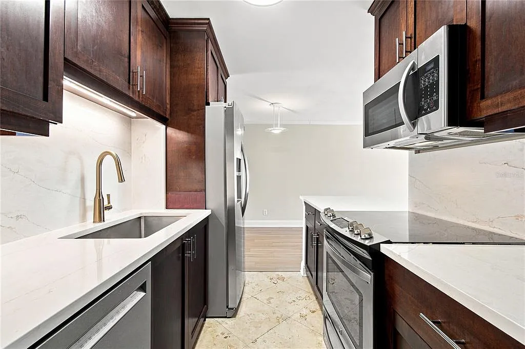 2 bed, 2.0 bath, 936 sqft, $3,000 — Photo 3