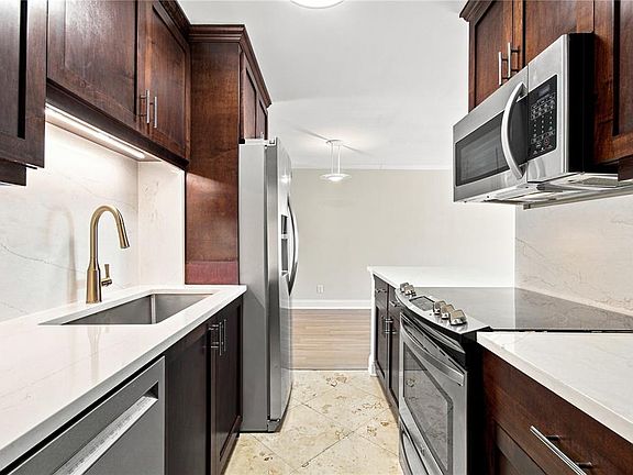 3rd image of 3325 Bayshore Blvd Unit A12