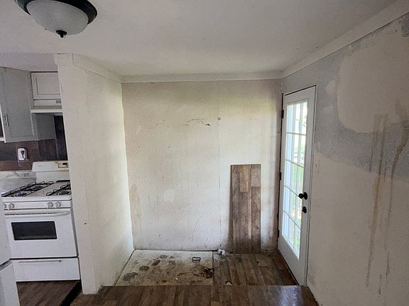 4th image of 329 Park Ln