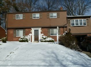 1370 Meadowlark Dr, Pittsburgh, PA