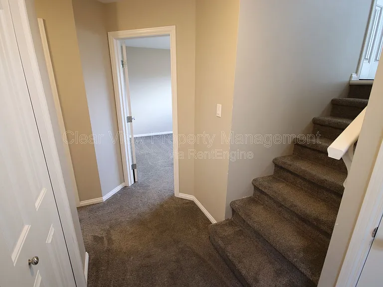 704 Mount Sundance Ln W — Photo 11