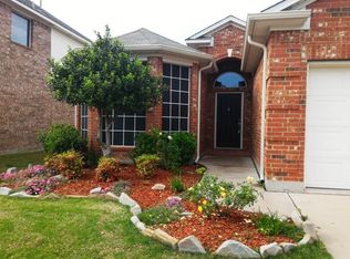 4013 Petersburg Dr, Fort Worth, TX 76244