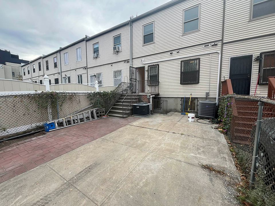 1st image of 217 Tompkins Ave APT 1
