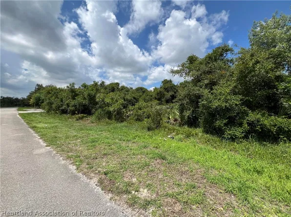 104 Star Burst Dr #6, Lake Placid, FL 33852