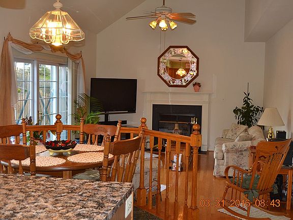 Breakfast nook into Great Rm