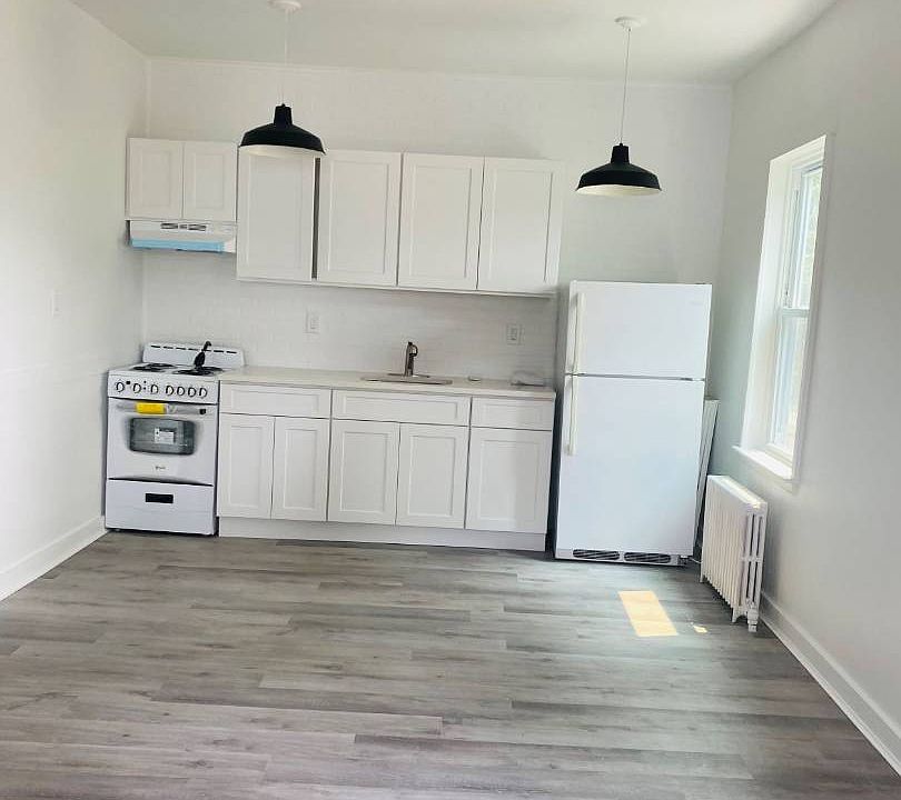 1st image of 420 Littleworth Ln #7