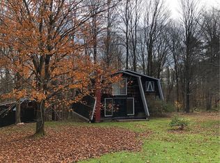 9943 Jones Rd, Erie, PA 16510