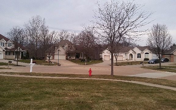 Exterior Neighborhood (street photo)