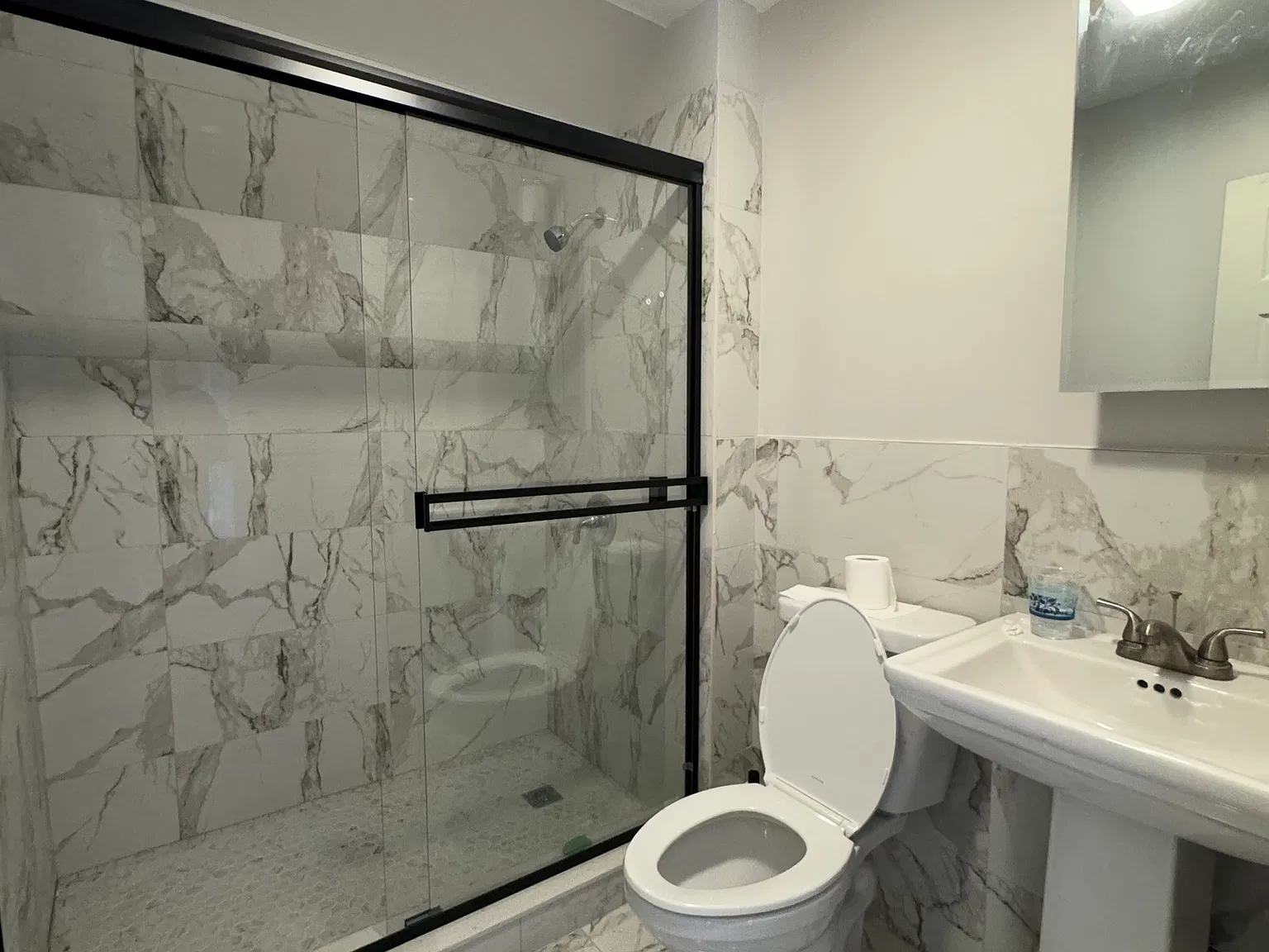 4 bed, 1.0 bath, 3129 sqft, $2,200 — Photo 1