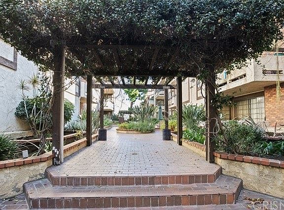 2nd image of 5534 Encino Ave APT 212