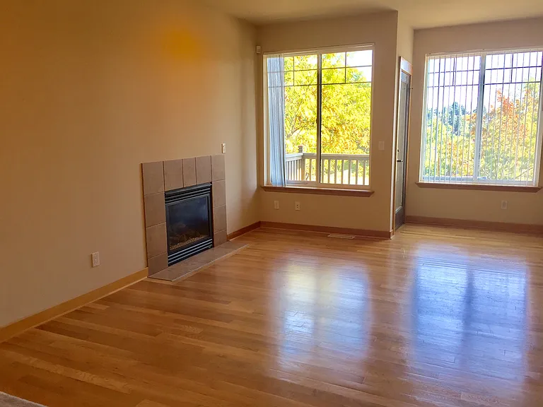 6531 35th Ave NE #B — Photo 3