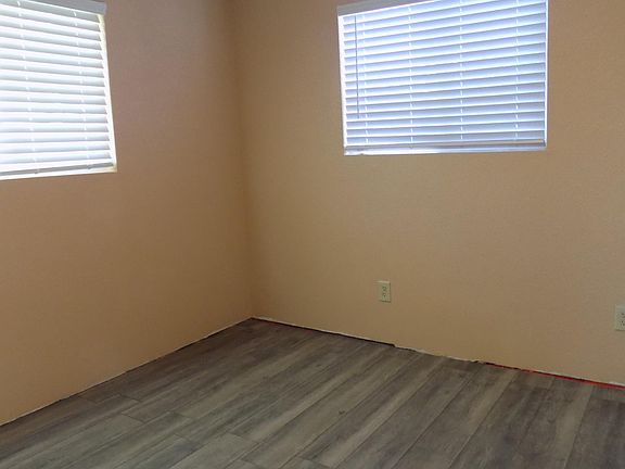 3rd image of 10971 Wells Ave