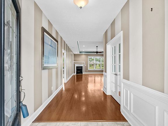 5th image of 943 Henry James Dr.