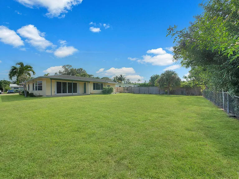 2022 Collier Ave — Photo 29
