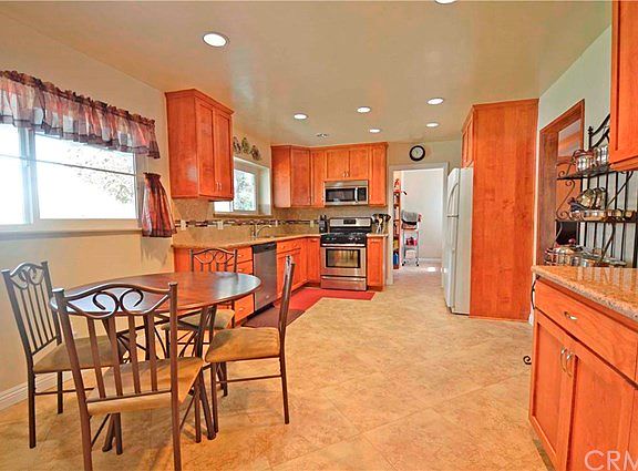 3rd image of 1812 E Cajon Cir