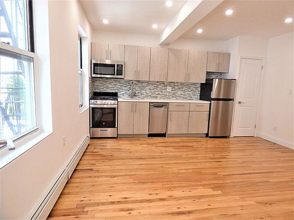 3rd image of 165 Concord St #3A