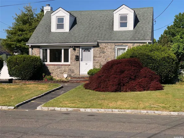 280 Saint Anns Avenue, Copiague, NY 11726