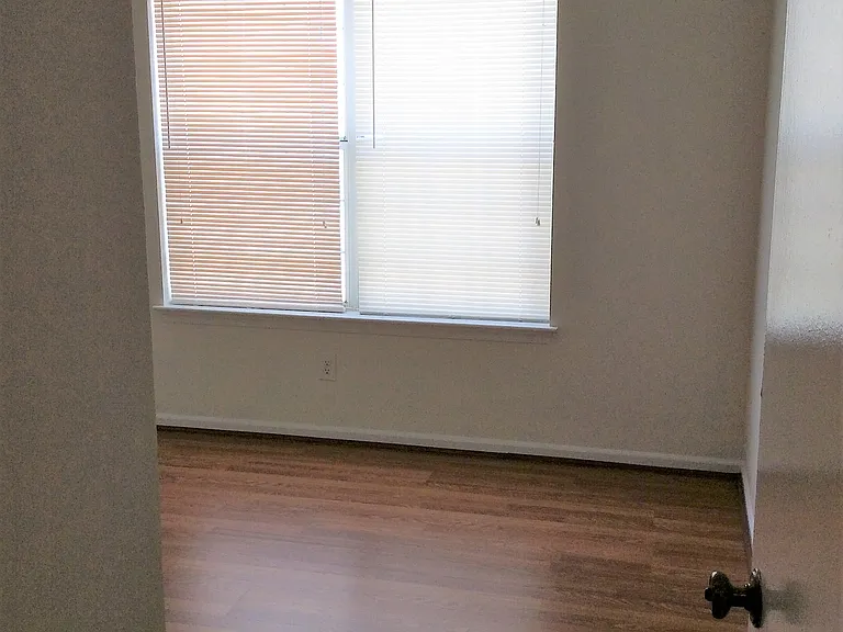 604 Shoreham Ct #204 — Photo 6