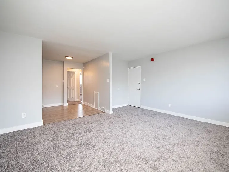 10th Street Apartments — Photo 2