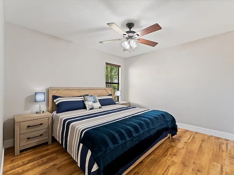 976 Northampton Dr — Photo 22