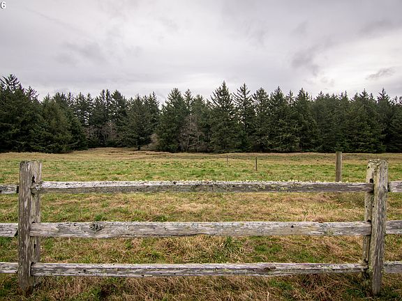 4th image of 4877 Drummond Dr