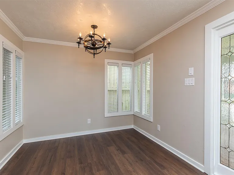 1611 Oakdale St — Photo 8