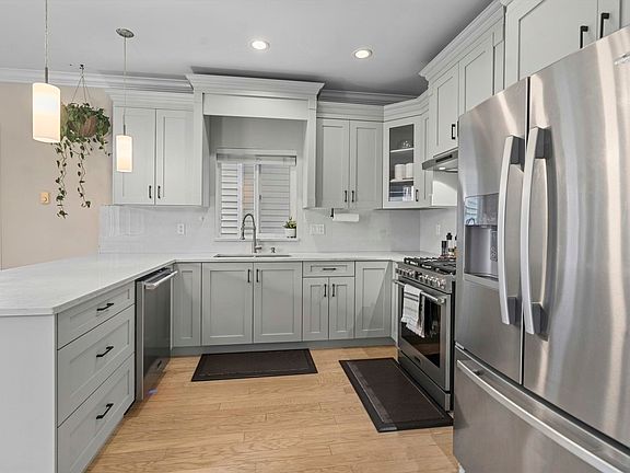 4th image of 6679 193rd St