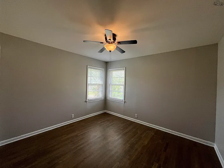 1824 Woodrow Ave — Photo 18