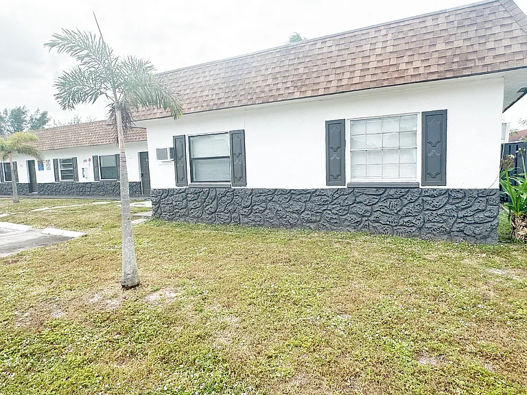 1941 NW 14th Ave #D — Photo 16