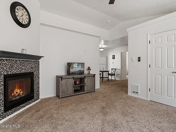 3rd image of 928 N Miriam Ln