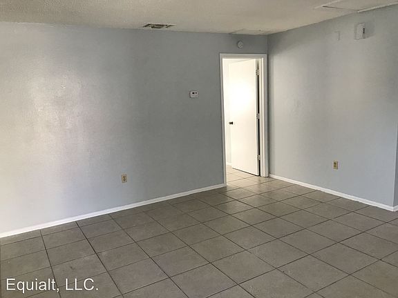 3rd image of 328 Avenue D SE