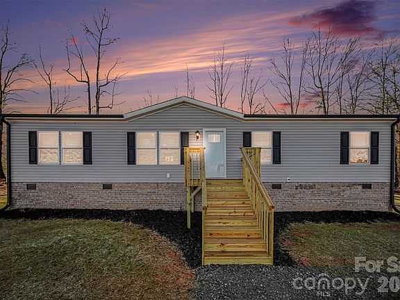 3rd image of 3026 Drake Cir